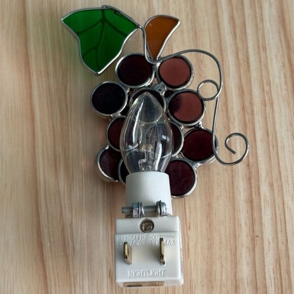Stained Glass Grape Nightlight By Ganz With Green Leaf & Plug-In Base - Picture 5 of 8